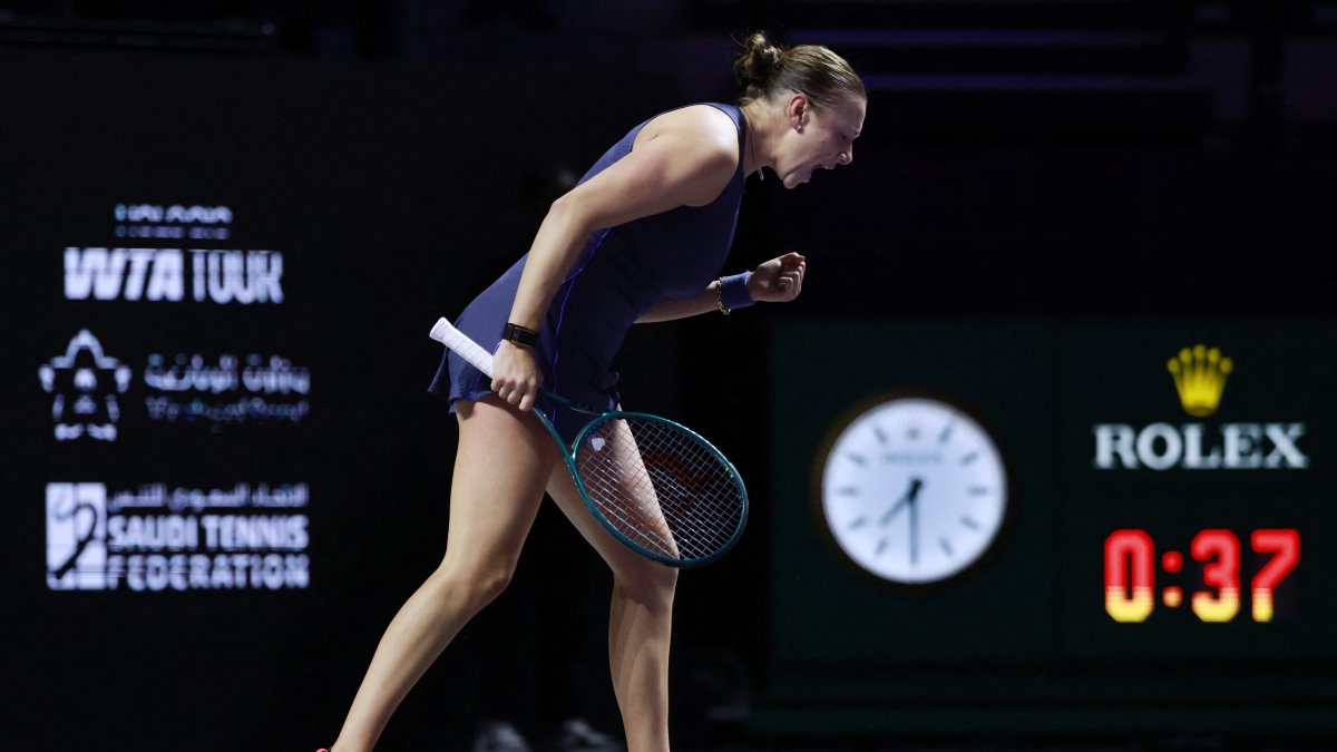 U.S.' Amanda Anisimova reacts during her WTA Finals group stage match against Poland's Iga Swiatek at the King Saud University Indoor Arena, Riyadh, Saudi Arabia, Nov. 5, 2025. (Reuters Photo)