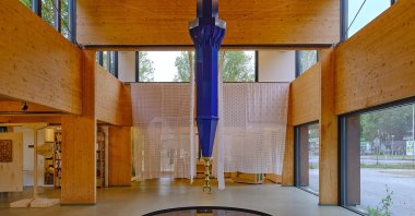 The installation "Rüya" ("Dream"), an upside-down minaret by Emin Batman. (Photo by Hans Wilschut)