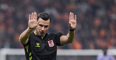 Referee Cihan Aydın officiates the Süper Lig match between Galatasaray and Trabzonspor at RAMS Park, Istanbul, Türkiye, Nov. 1, 2025. (AA Photo)