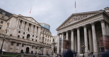 The Bank of England building and the west facade of the Royal Exchange, London, U.K., Nov. 6, 2025. (Reuters Photo)