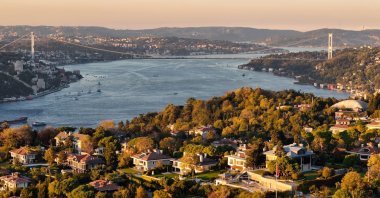 Nature bursts into color in Üsküdar’s Kandilli district, one of Istanbul’s most scenic spots, as shades of green, orange and red blend with the sunset to create postcard-perfect views along the Bosporus, Oct. 31, 2025. (IHA File Photo)