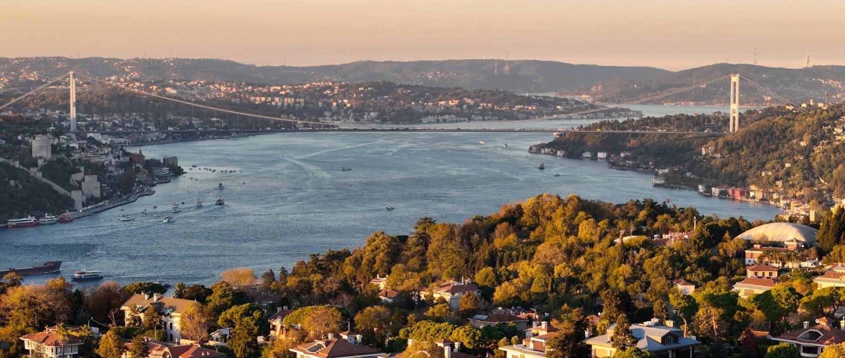 Nature bursts into color in Üsküdar’s Kandilli district, one of Istanbul’s most scenic spots, as shades of green, orange and red blend with the sunset to create postcard-perfect views along the Bosporus, Oct. 31, 2025. (IHA File Photo)