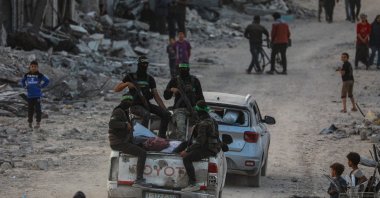 Fighters of the Al-Qassam Brigades, the military wing of the Hamas movement, leave after searching for the bodies of Israeli hostages alongside Red Cross workers in Al Shejaeiya neighbourhood in the east of the Gaza City, Gaza Strip, Nov. 5, 2025. (EPA Photo)