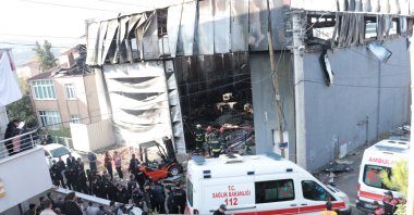 Authorities work at the site of the perfume warehouse in Dilovası, northwestern Kocaeli province, Türkiye, Nov. 8, 2025. (AA Photo)