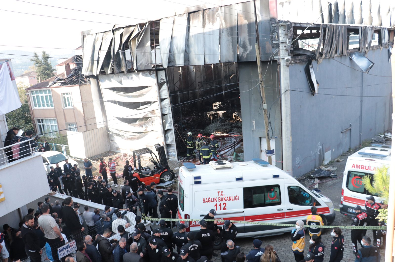 Fire in perfume warehouse in northwest Türkiye kills 6 | Daily Sabah