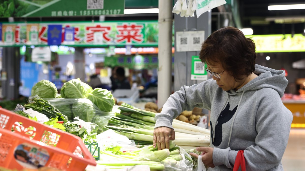 Customers shop in a market, Beijing, China, Oct. 15, 2025. (EPA Photo)