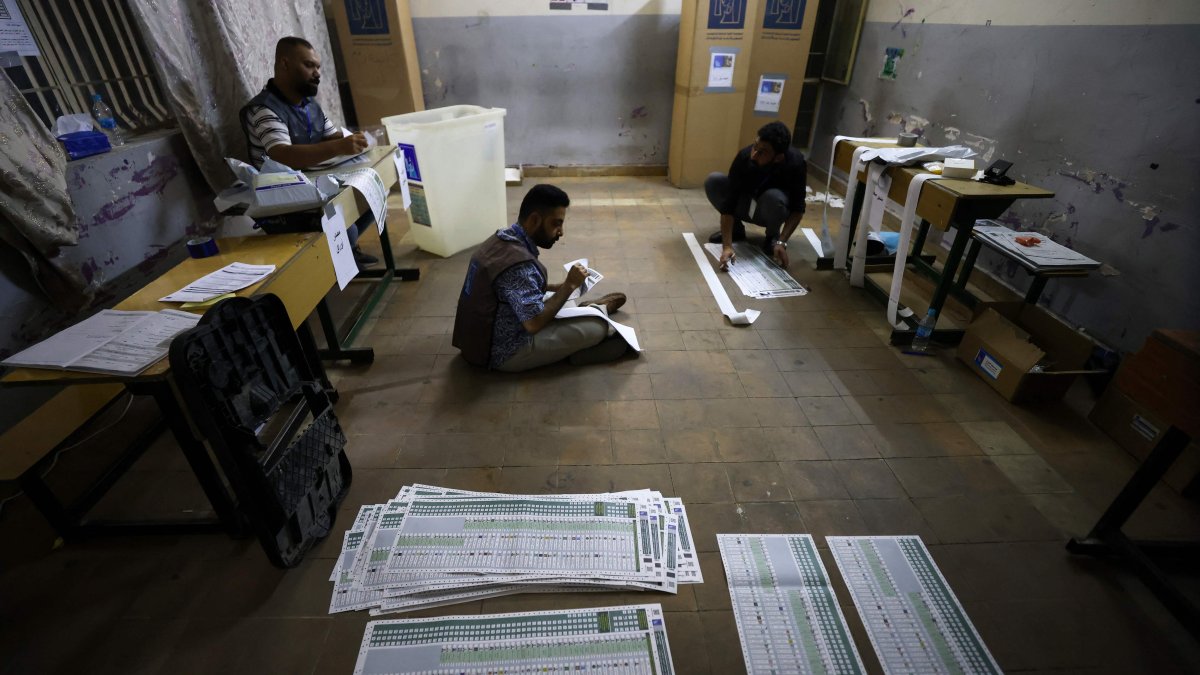 Electoral employees count ballots at a polling station after a special voting day for Iraqi security forces, taking place two days before polls open to the public in the parliamentary elections, Baghdad, Iraq, Nov. 9, 2025. (AFP Photo)