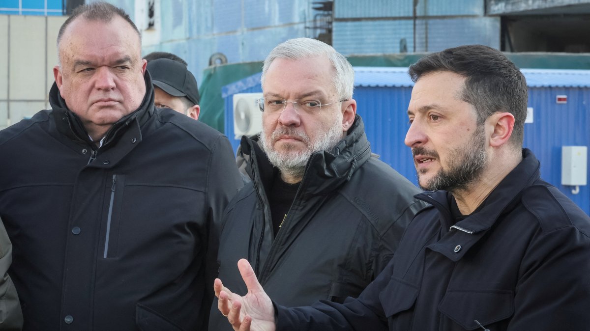 Ukraine's President Volodymyr Zelenskyy (R), Ukrainian Energy Minister German Galushchenko (C) and head of Ukraine's state nuclear power company Energoatom Petro Kotin visit the Khmelnytskyi Nuclear Power Plant, amid Russia's attack on Ukraine, near the town of Netishyn, Khmelnytskyi region, Ukraine, Feb. 13, 2025. (Reuters Photo)