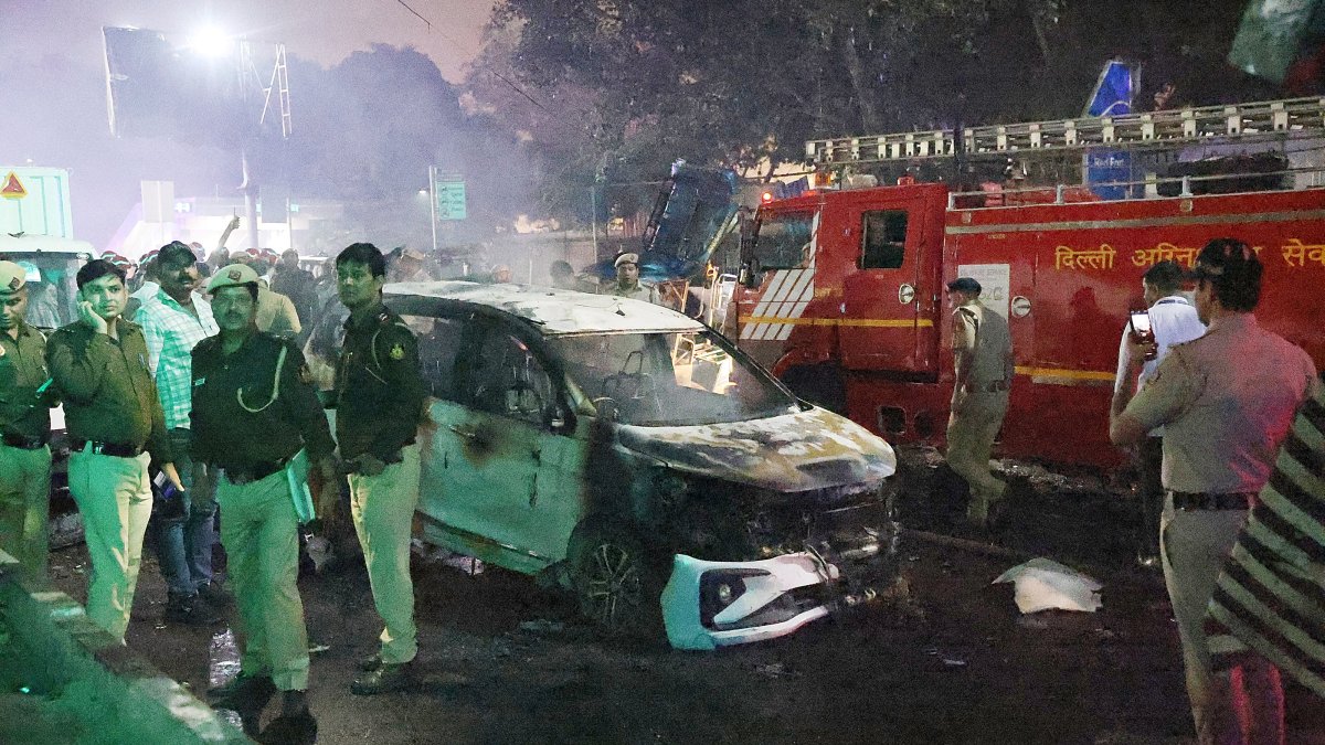 Indian police personnel inspect the scene of a blast near the red fort in New Delhi, India, Nov. 10, 2025. (EPA Photo)