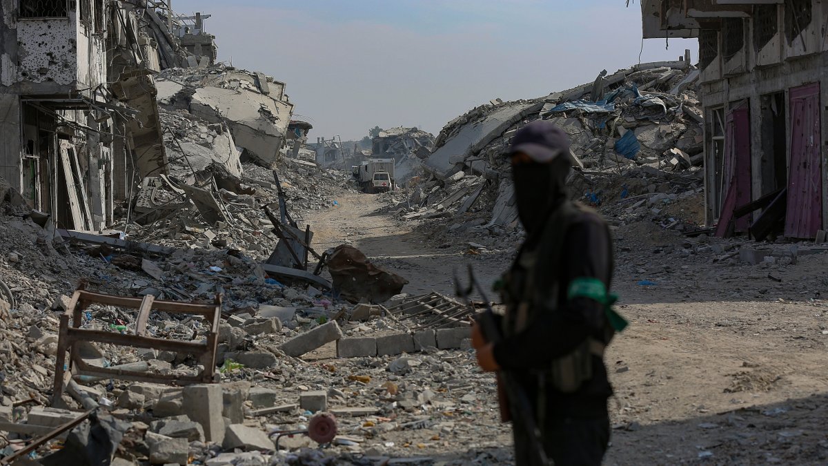 Fighters of the Al-Qassam Brigades, the military wing of the Hamas movement, stand guard as they search for the bodies of Israeli hostages alongside Red Cross workers in the east of the Gaza Strip, Nov. 2, 2025. (EPA Photo)