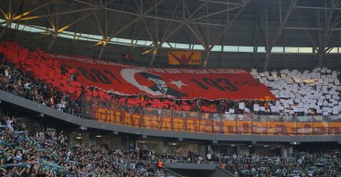 Kocaelispor fans display an Atatürk Memorial banner during the Süper Lig match against Galatasaray, Kocaeli, Türkiye, Nov. 9, 2025. (DHA Photo)