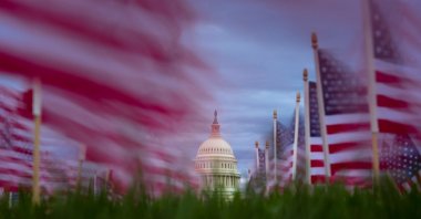 American flags planted to commemorate lung cancer victims fly in the wind along the National Mall on Capitol Hill in Washington, U.S., Nov. 10, 2025. (AFP Photo)