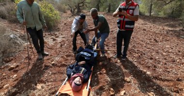 Reuters journalist Raneen Sawafta is moved by medics following an attack by Israeli settlers, near Nablus, in the Israeli-occupied West Bank, Nov. 8, 2025. (Reuters Photo)