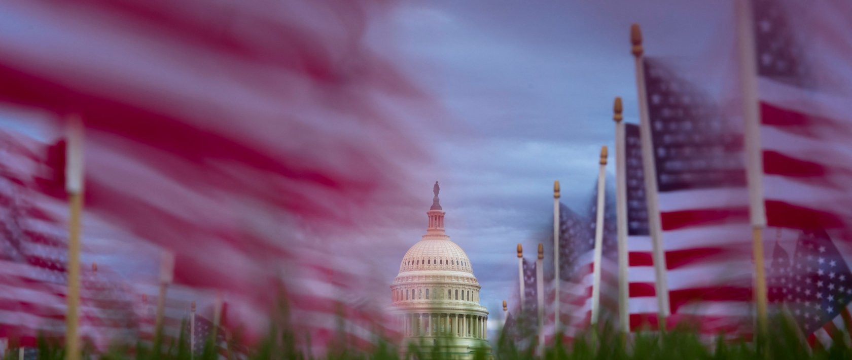 American flags planted to commemorate lung cancer victims fly in the wind along the National Mall on Capitol Hill in Washington, U.S., Nov. 10, 2025. (AFP Photo)