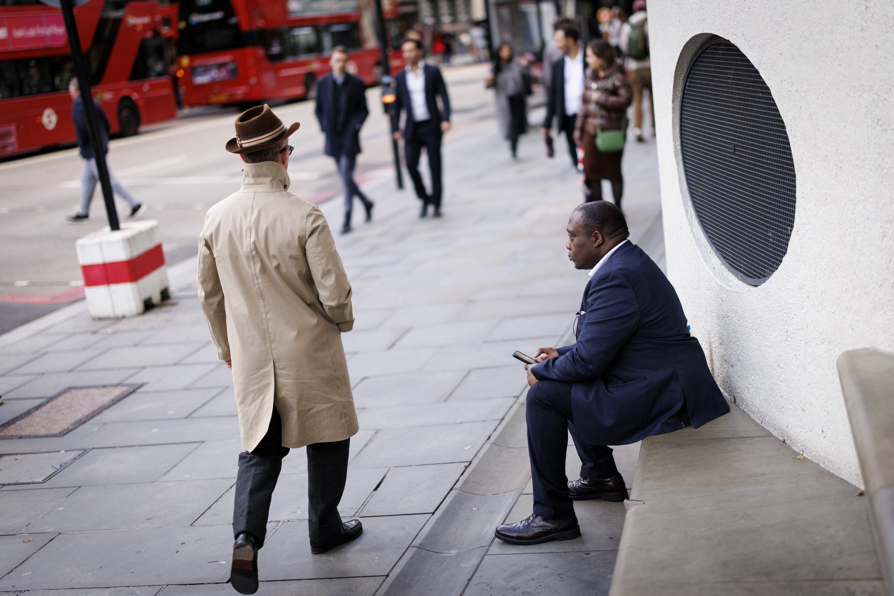 Faltering UK labor market in Q3 bolsters BoE rate cut bets