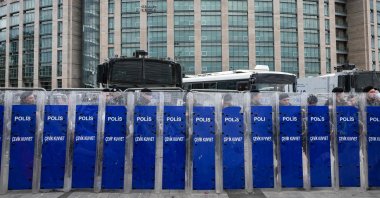 Turkish police secure the area in front of the Istanbul Courthouse during a rally organized by the Republican People’s Party (CHP), Istanbul, Türkiye, Oct. 26, 2025. (AFP Photo)