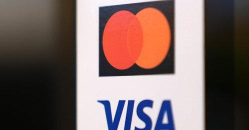 The Visa and Mastercard logos are listed at a retail store in Los Angeles, California, U.S., Nov. 10, 2025. (EPA Photo)