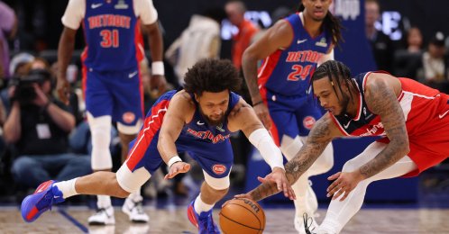 Washington Wizards&#039; Cam Whitmore(R) battles for the ball in the second half with Detroit Pistons&#039; Cade Cunningham at Little Caesars Arena, Detroit, U.S., Nov. 10, 2025. (AFP Photo)
