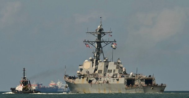 The USS Gravely, a U.S. Navy warship, departs the Port of Port of Spain, Oct. 30, 2025. The U.S. warship arrived in Trinidad and Tobago on Oct. 26, 2025, for joint exercises near the coast of Venezuela. (AFP Photo)