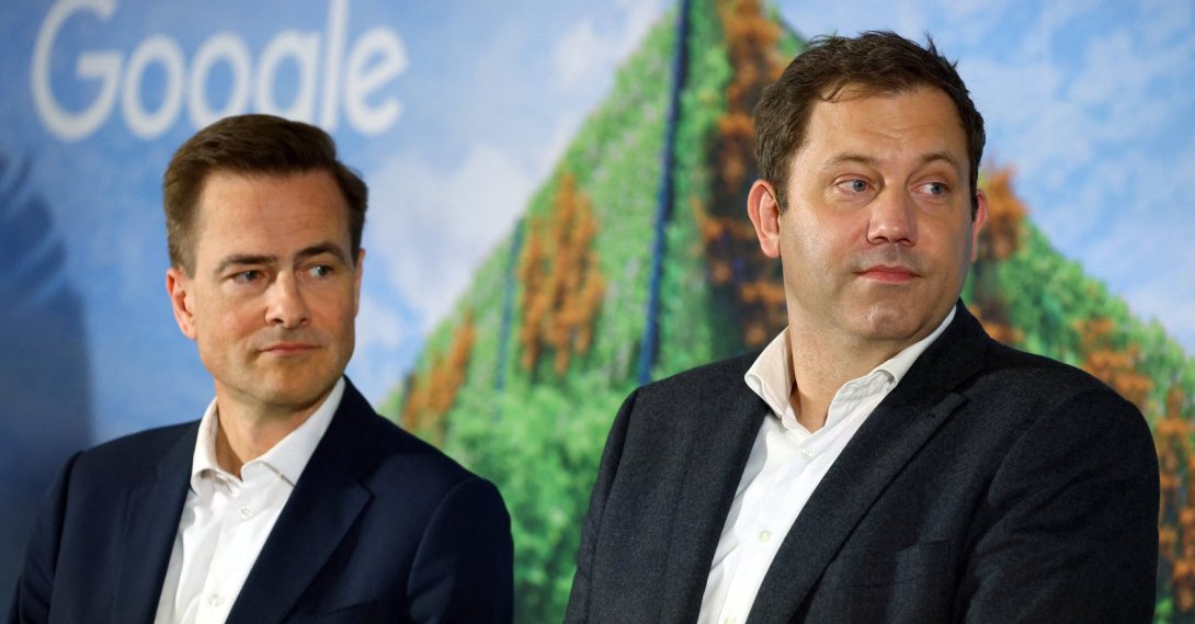 German Finance Minister Lars Klingbeil (R) and Country Manager Germany and Vice President of Central Europe at Google Philipp Justus attend a press conference in Berlin, Germany, Nov. 11, 2025. (Reuters Photo)