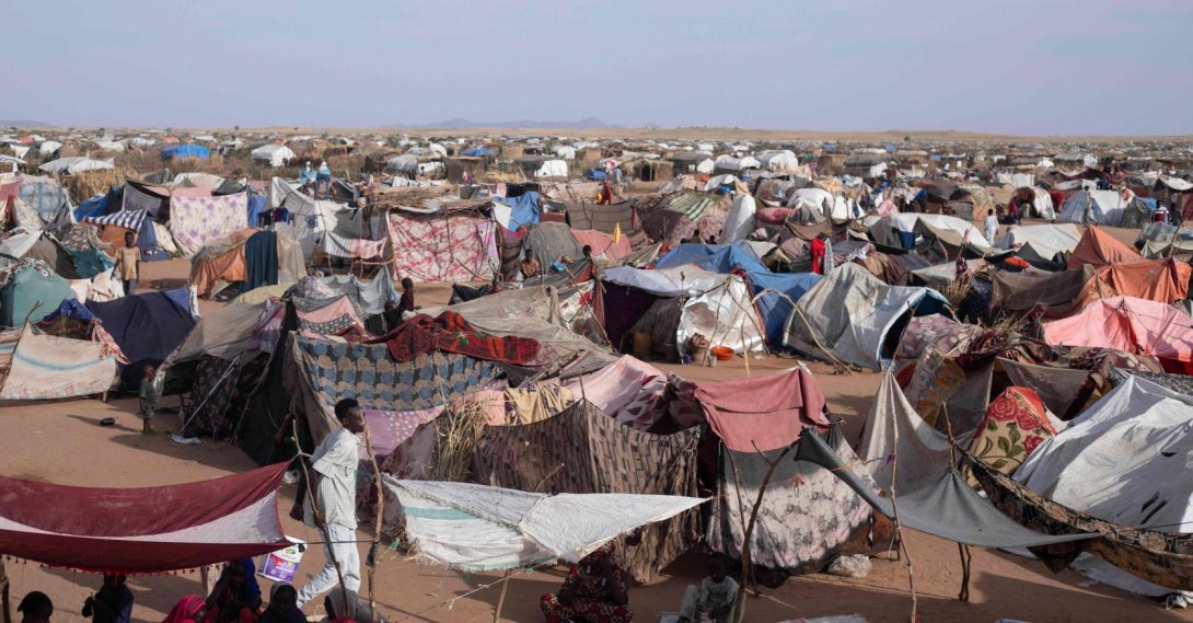 Makeshift shelters erected by displaced Sudanese who fled El-Fasher after the city fell to the Rapid Support Forces (RSF), make up the Um Yanqur camp, located on the southwestern edge of Tawila, in western Darfur region, Sudan, Nov. 3, 2025. (AFP Photo)