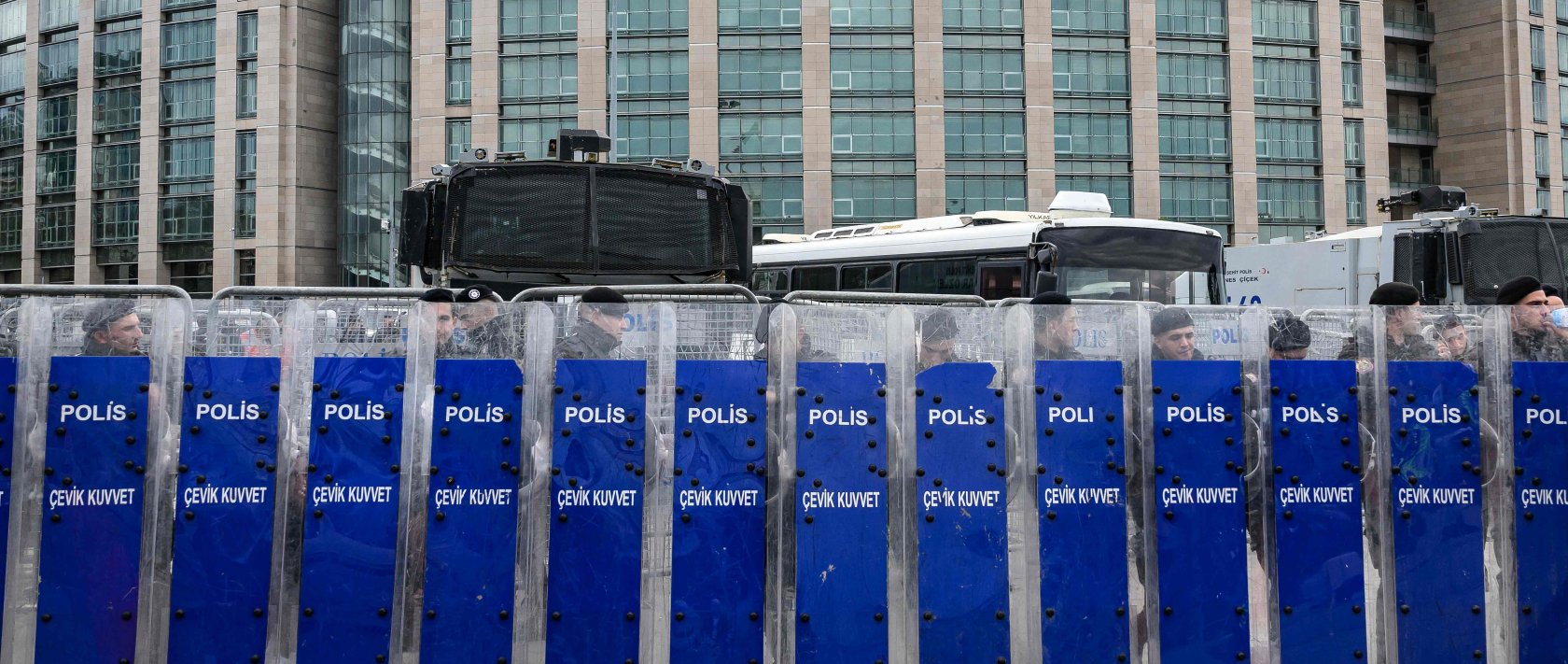 Turkish police secure the area in front of the Istanbul Courthouse during a rally organized by the Republican People’s Party (CHP), Istanbul, Türkiye, Oct. 26, 2025. (AFP Photo)
