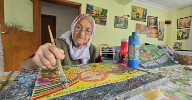 Makbule Can, 89, paints at her home in Karakavuz village, Zonguldak, northern Türkiye, Nov. 12, 2025. (AA Photo)