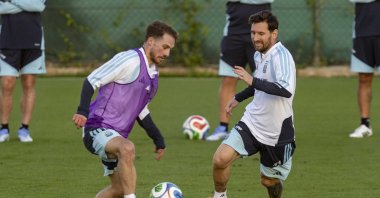 Argentina&#039;s Lionel Messi (R) and Alexis Mac Allister take part in a training session, Algorfa, Alicante, Spain, Nov. 11, 2025. (EPA Photo)