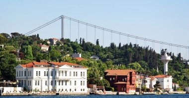 Usually light-colored mansions known as “yalı” in Turkish are often besmirched with Byzantine intrigues, unrequited loves and tragedies prominently featured in sometimes drama-filled plots. (Shutterstock Photo)