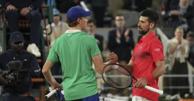 Winner Italy&#039;s Jannik Sinner (L) and Serbia&#039;s Novak Djokovic shake hands after their semifinal match of the French Tennis Open at the Roland-Garros stadium, Paris, France, June 6, 2025. (AP Photo)