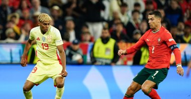 Spain&#039;s Lamine Yamal (L) and Portugal&#039;s Cristiano Ronaldo go for the ball during the UEFA Nations League 2025 final match at Munich Football Arena, Munich, Germany, June 8, 2025. (Getty Images Photo)