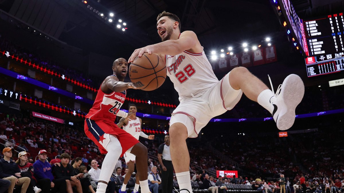 Houston Rockets' Alperen Şengün (R) jumps for a rebound in front of Washington Wizards' Khris Middleton during the second half at Toyota Center, Houston, U.S., Nov. 12, 2025. (AFP Photo)