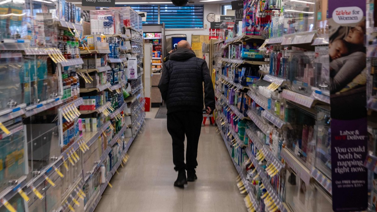 People shop at a Walgreens in the Brooklyn borough of New York City, U.S., Nov. 6, 2025. (AFP Photo)