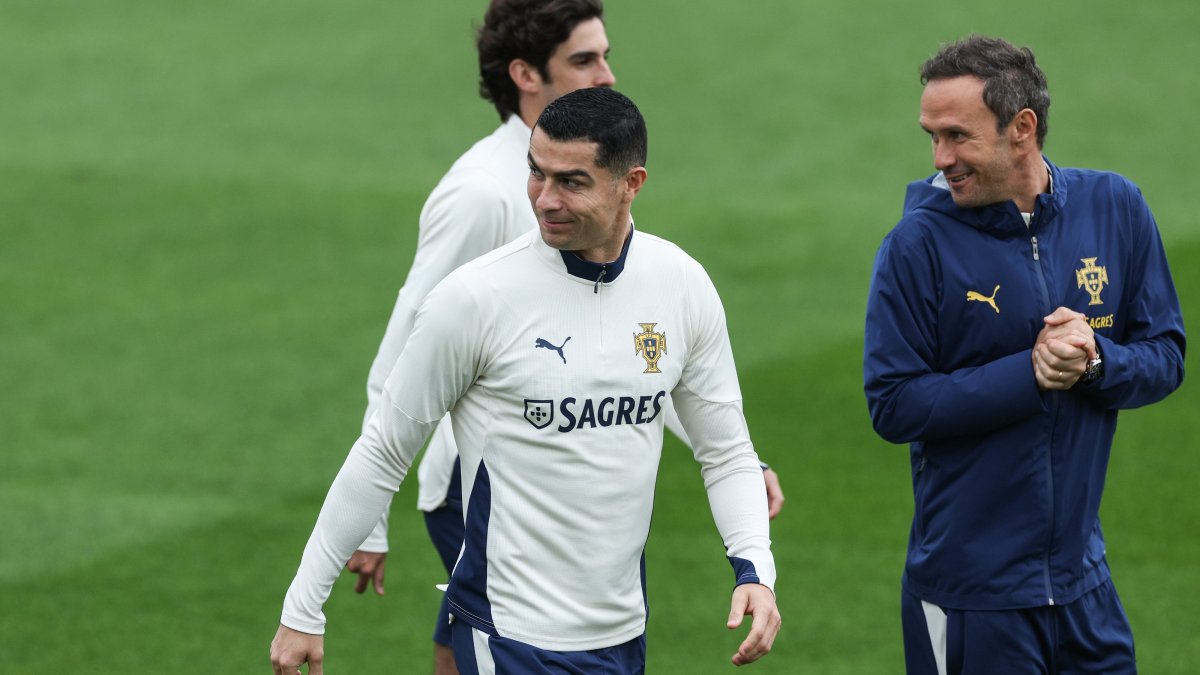 Portugal's Cristiano Ronaldo (C) attends a training session of the team at Cidade do Futebol, Nov. 12, 2025, Oeiras, Portugal. (EPA Photo)