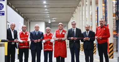 Turkish Red Crescent (Kızılay) President Fatma Meriç Yılmaz (4th R) and United Nations World Food Programme (WFP) Türkiye Director Stephen Cahill (3rd R) cut the ribbon at the opening of the Strategic Stockpile Center, Mersin, Türkiye, Nov. 12, 2025. (AA Photo)