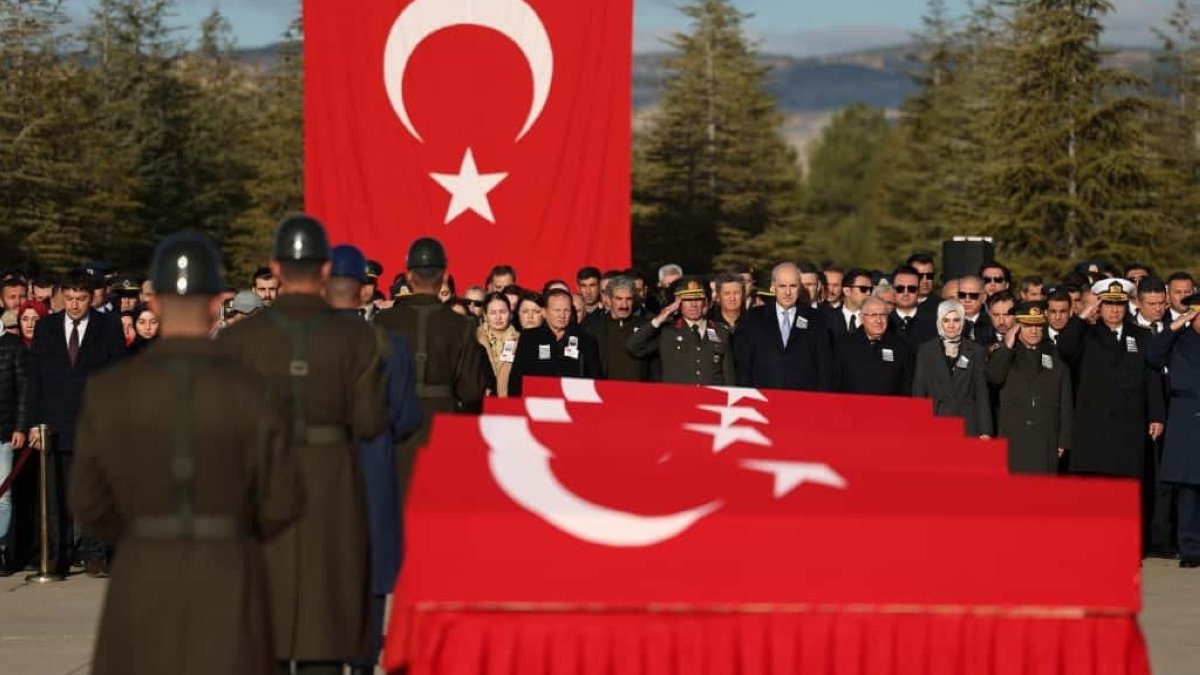 Türkiye lays to rest 20 soldiers killed in plane crash