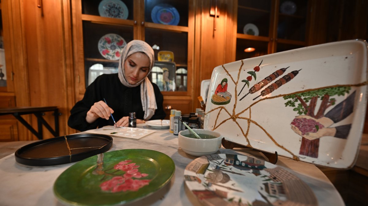 Recycling tradition: Gaziantep turns restaurant plates into artworks