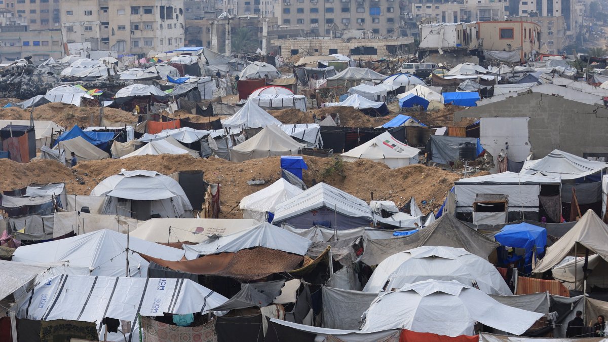 Gaza braces as storm looms over 900,000 displaced Palestinians