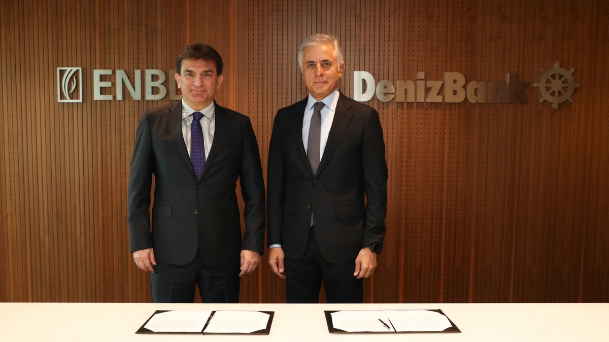 OYAK General Manager Murat Yalçıntaş (L) and DenizBank CEO Recep Baştuğ pose after a loan signing ceremony, Istanbul, Türkiye, Nov. 14, 2025. (AA Photo)