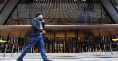 A person walks past the new JPMorgan Chase global headquarters building at 270 Park Avenue, New York City, U.S., Nov. 13, 2025. (AFP Photo)