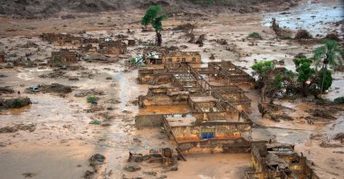 This aerial view shows damage after a dam burst in the village of Bento Rodrigues in Mariana, Minas Gerais state, Brazil, Nov. 6, 2015. (AFP Photo)