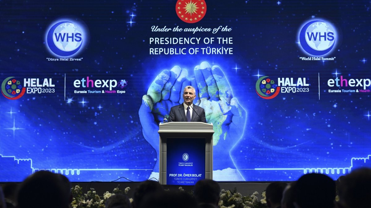 Trade Minister Ömer Bolat delivers a speech at the opening of the 9th World Halal Summit and 10th Organisation of Islamic Cooperation Halal Expo, Istanbul, Türkiye, Nov. 23, 2023. (AA Photo)