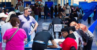 People queue to vote during Chile&#039;s general election at a polling station in Antofagasta, Chile, Nov. 16, 2025. (AFP Photo)
