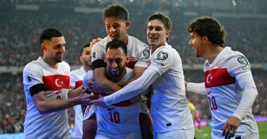 Turkish midfielder Hakan Calhanoğlu (C) is congratulated by teammates after scoring a penalty during a FIFA World Cup 2026 European qualifier against Bulgaria, in Bursa, Türkiye, Nov. 15, 2025. (AFP Photo)