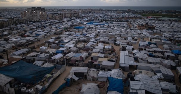 Tents of displaced Palestinians at a makeshift camp, Khan Younis, Gaza Strip, Palestine, Nov. 15, 2025. (EPA Photo)