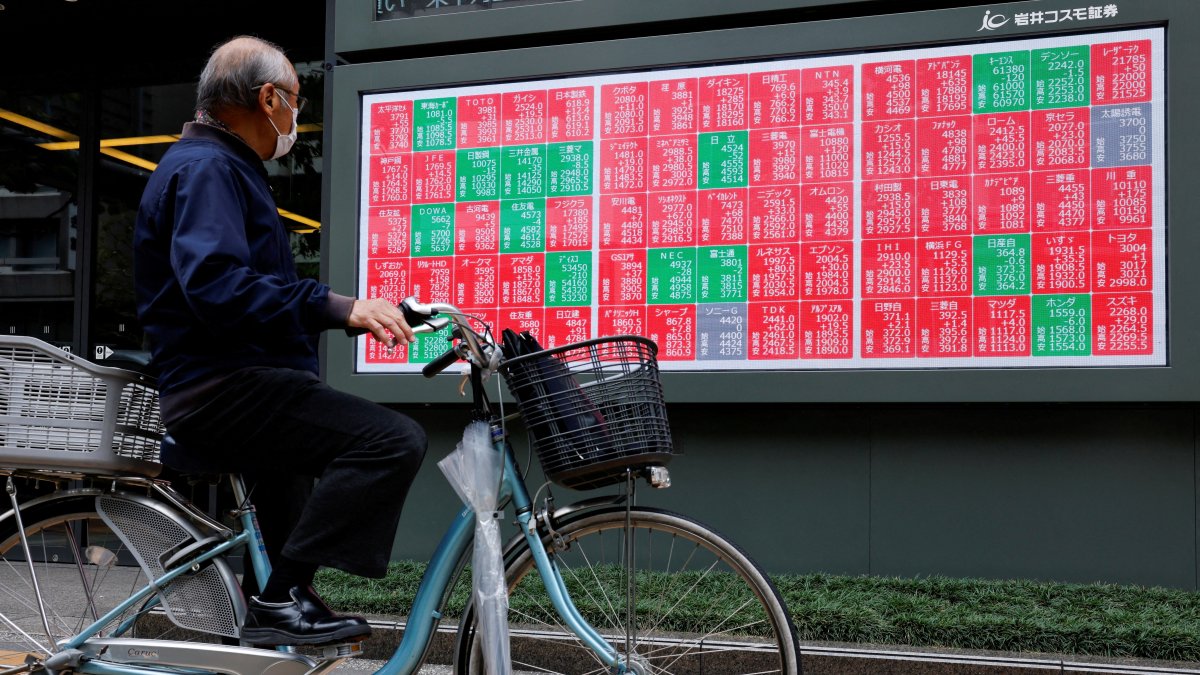 Japan's tourism, retail stocks suffer amid China row over Taiwan