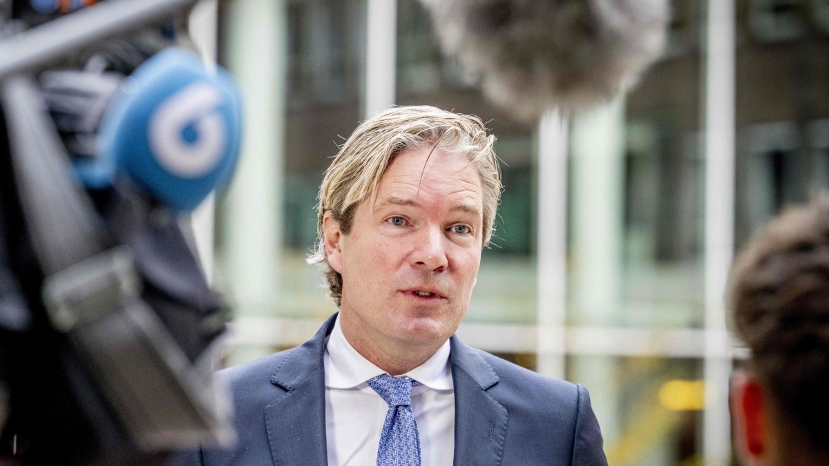 Netherlands delays plan to ban religious symbols for law enforcement