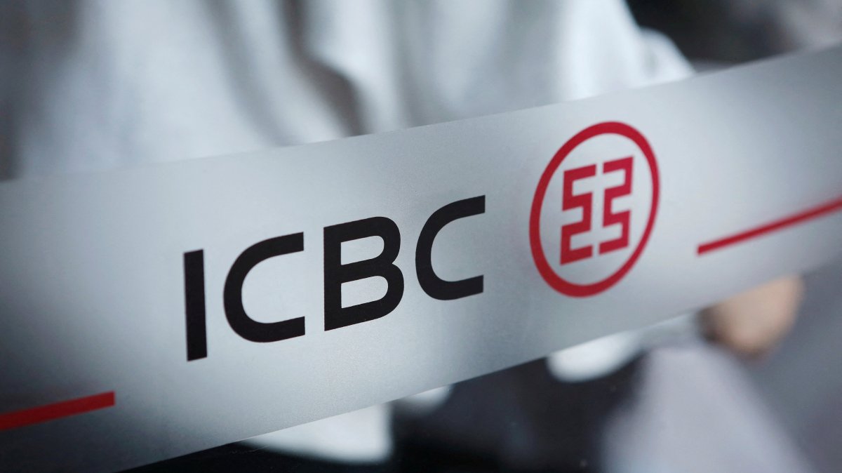 The logo of Industrial and Commercial Bank of China (ICBC) is pictured at the entrance to its branch in Beijing, China, April 1, 2019. (Reuters File Photo)