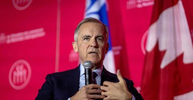 Canadian Prime Minister Mark Carney has a conversation with Isabelle Dessureault, president of the Chamber of Commerce of Metropolitan Montreal, in Montreal, Quebec, Nov. 14, 2025. (AFP Photo)