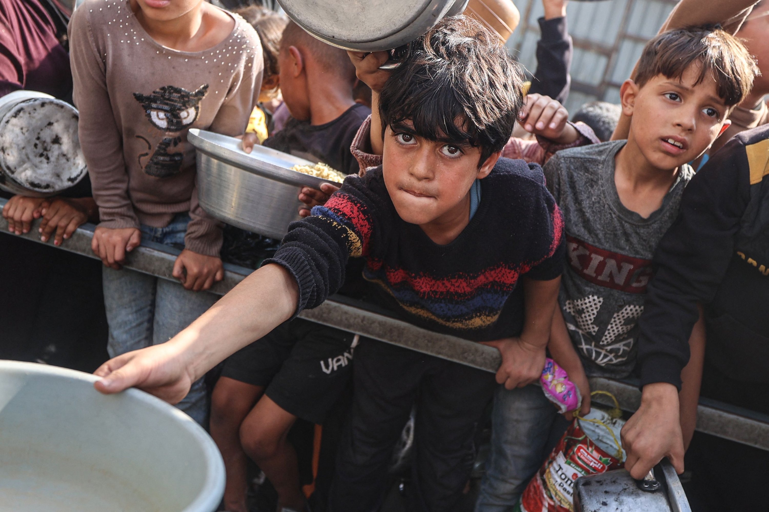 Zaradi pomanjkanja sredstev in konfliktov se poglablja svetovna kriza lakote, opozarjajo ZN
